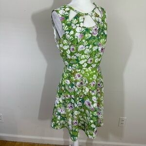 CB dress sz 6 dress summery style beautiful print front cut outs